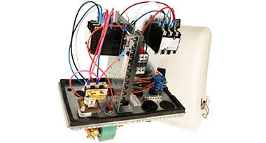 Caja eléctrica final de rebombeo en Pivots Valley